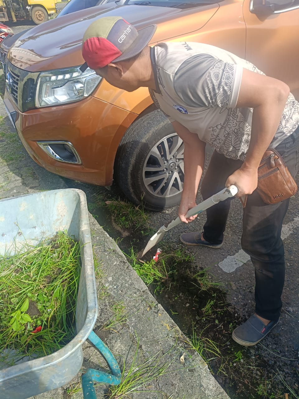 Kerja Pembersihan Lot Parking
