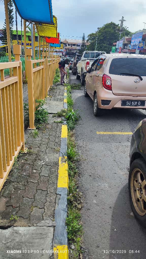 May be an image of grass, road and text that says '초는 SU631D D SU 631 報 XIAOMI 12TPRO 12T PRO XIAOMI12TPROTOMBAKLAUT1 OMBA OMBAKLAUT11 10/10/2025 08:44'