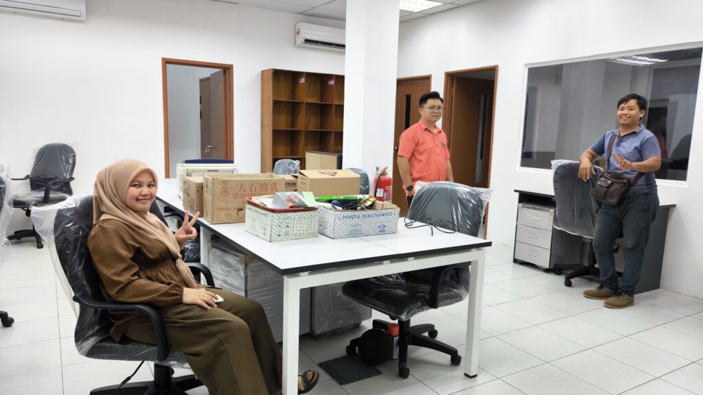 May be an image of one or more people, people studying and newsroom